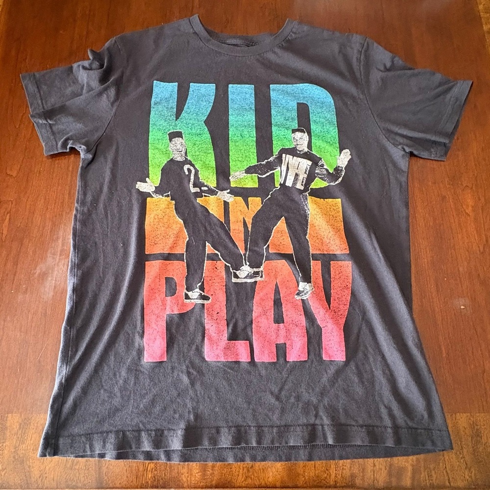 Kid 'n Play Retro Graphic T-Shirt — 90s Hip-Hop Style Fade‎ (Charcoal)